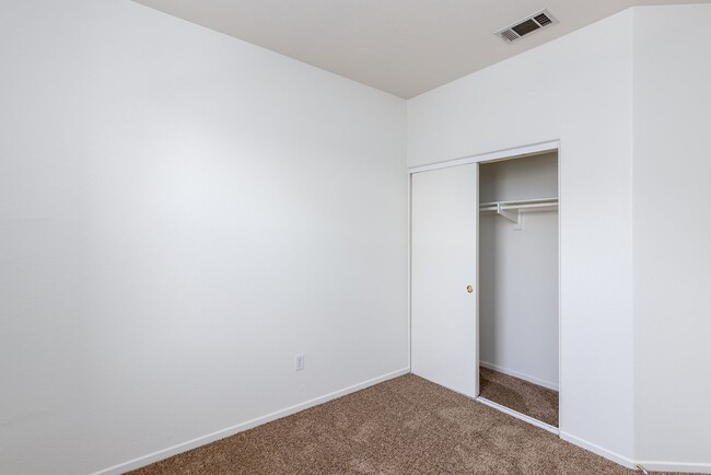 Building Photo - 3 bedroom townhome located In Rancho Carri...