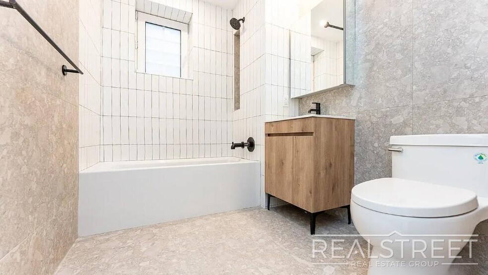 Building Photo - Montrose Avenue