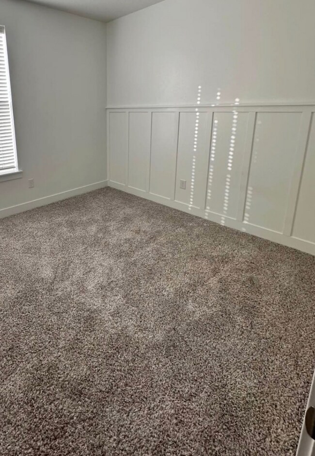 Building Photo - ? For Rent: Beautiful 3-Bedroom, 2-Bathroo...