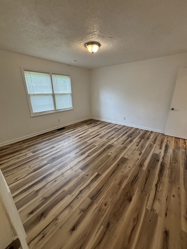 Building Photo - 143 Roy Webb Rd