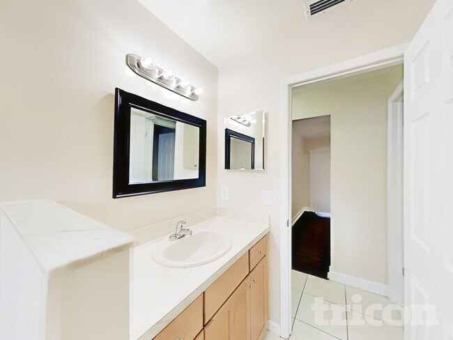 Building Photo - 260 12 League Cir