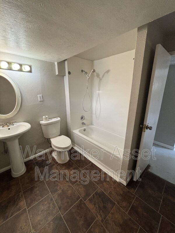 Building Photo - 3495 Montebello Dr W
