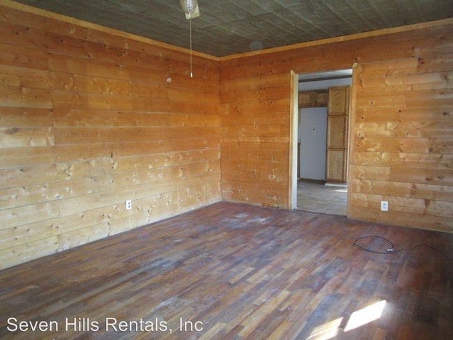 Building Photo - 3 br, 1 bath House - 756 Old Summerville Road
