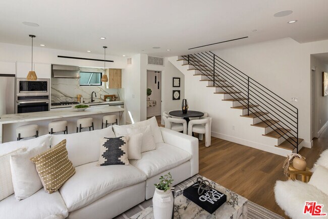 Building Photo - 1247 1/2 W Bellevue Ave