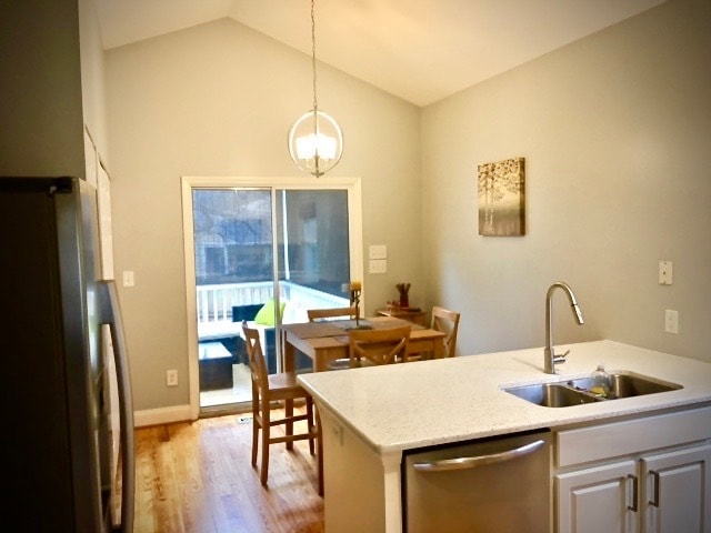 Kitchen/dining with open concept, high ceilings, and tons of light - 104B Hillcrest Ave