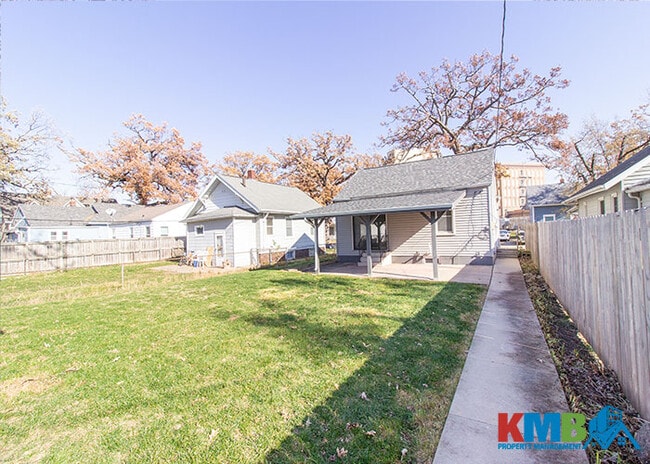 Building Photo - 839 14th St NE