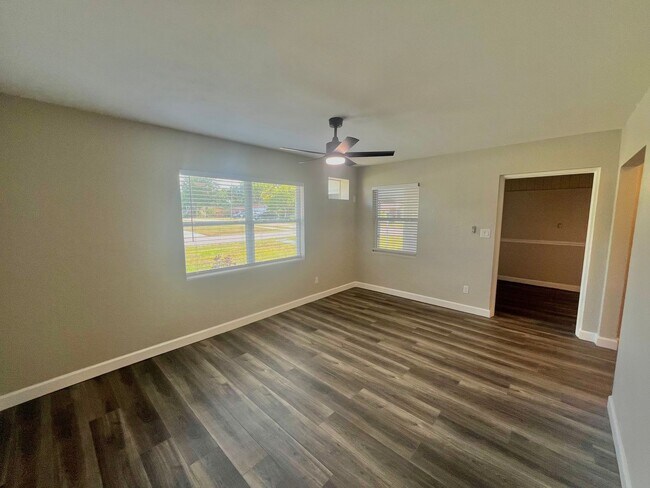Building Photo - 3 Bed, 2 Bath DeBary Home with Modern Upda...
