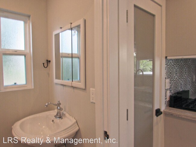Building Photo - 2 br, 1.5 bath House - 8850 Laramie Avenue