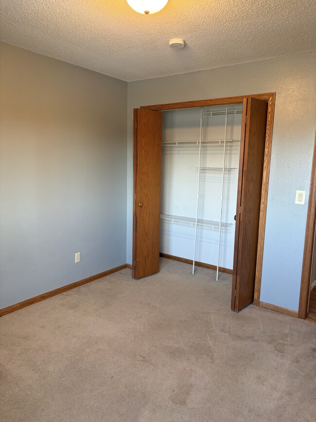 Building Photo - 1018 N Benton Dr