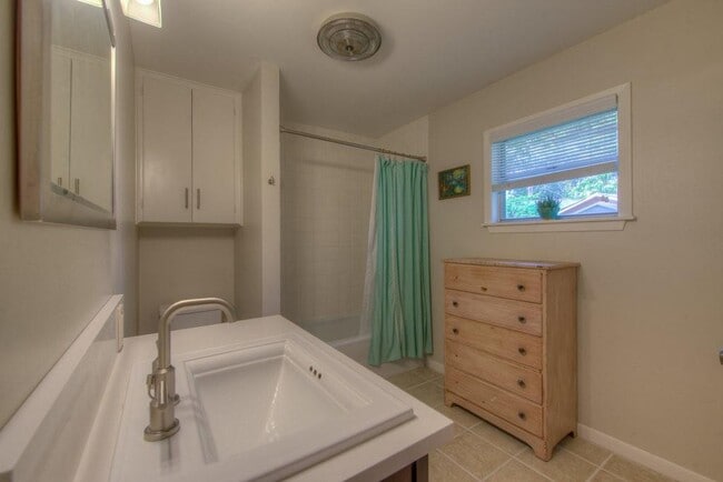 Building Photo - 7608 Delafield Ln