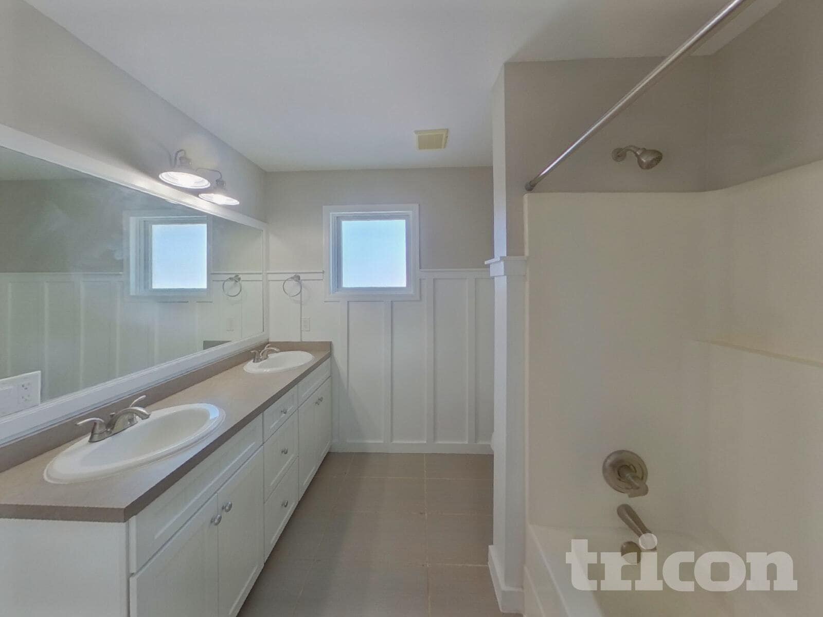 Building Photo - 606 Lincoln Dr NE