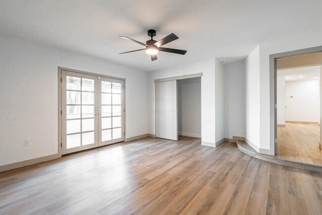 Building Photo - 5739 W Monte Vista Rd