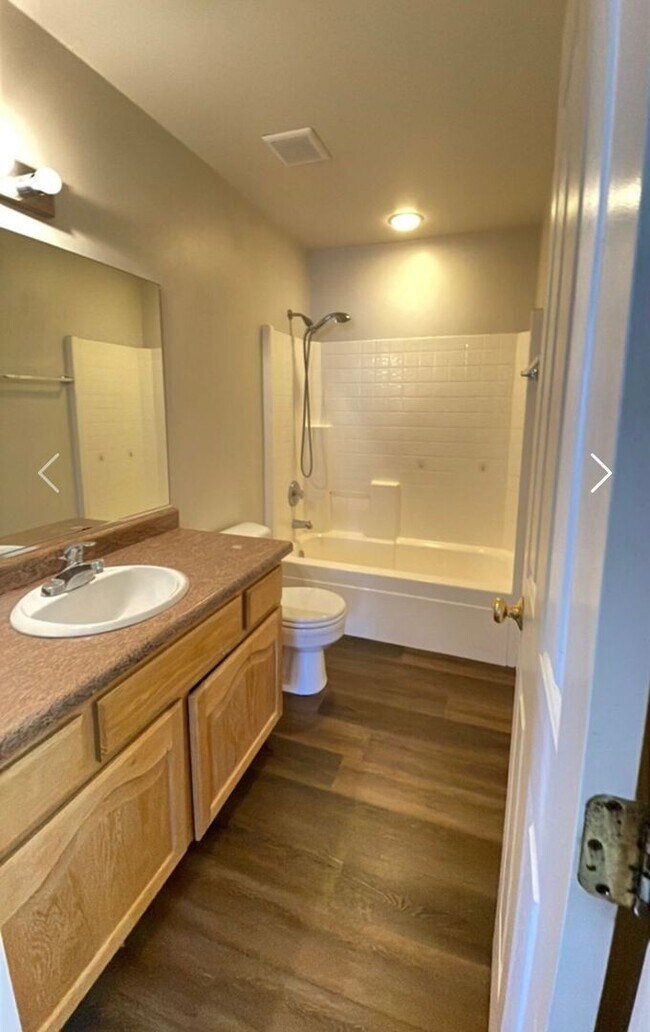 Building Photo - 206 E 820 S