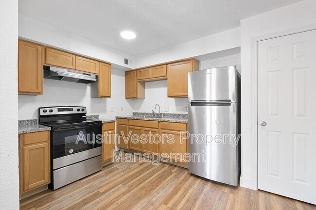 Building Photo - 2217 Mission Hill Dr