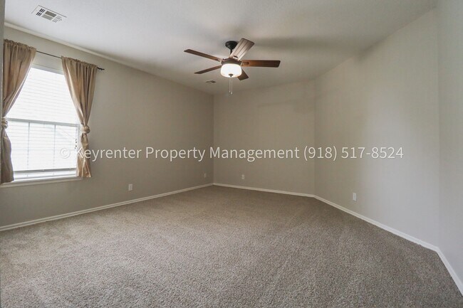 Building Photo - 3 Bed | 2.5 Bath in Jenks!