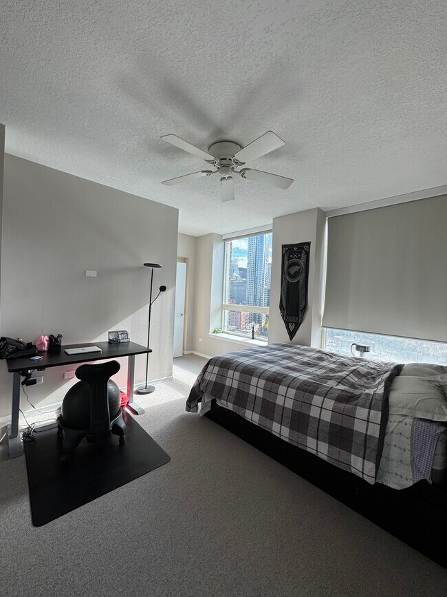 Building Photo - 600 N Kingsbury St