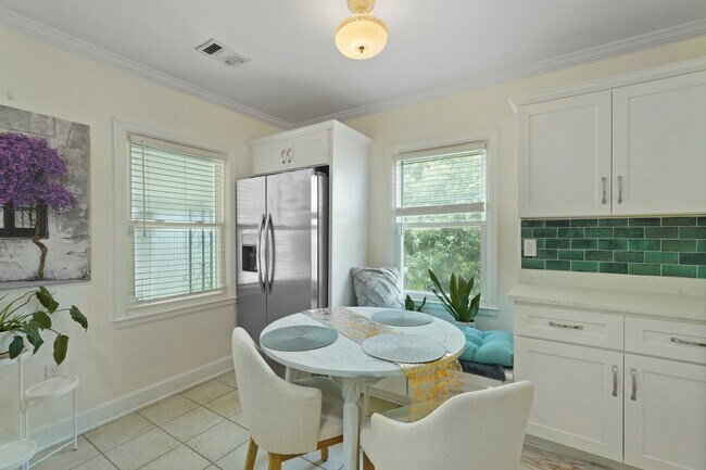 Building Photo - Charming Ardsley Park Bungalow Fully Furni...