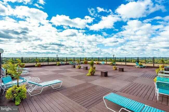 Building Photo - 4515 Willard Ave