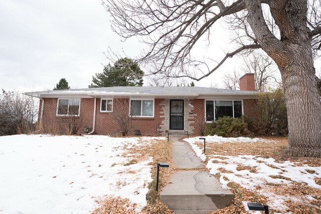 Building Photo - 180 Estes St