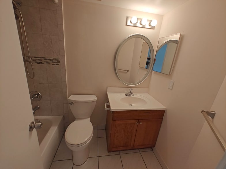 Building Photo - 8750 Royal Palm Blvd