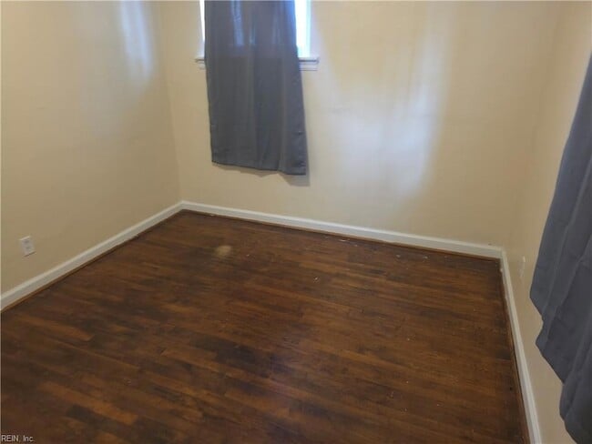 Building Photo - 618 Beach View St