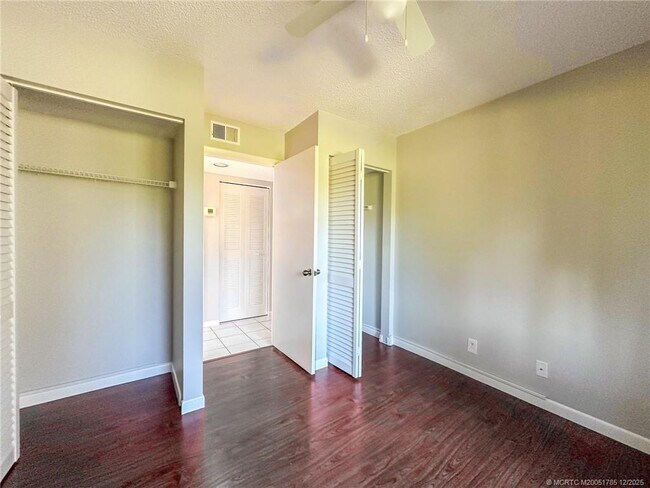 Building Photo - 1965 SW Silver Pine Way