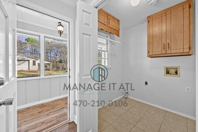 Building Photo - Beautifully renovated 3 bedroom house in Tucker, GA!