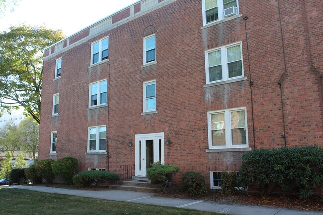 Building Photo - 888 Farmington Ave