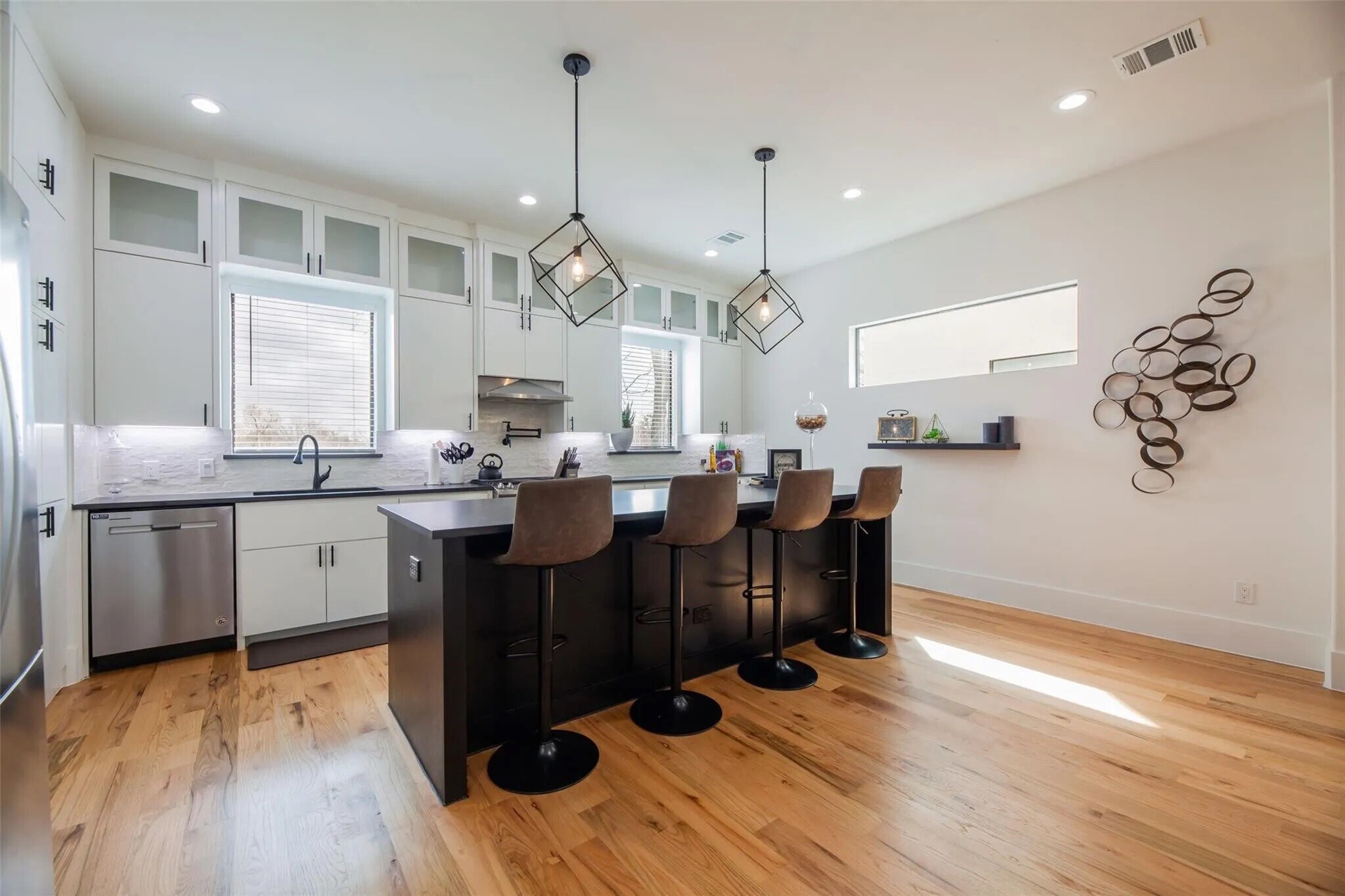 Building Photo - Room in Duplex on Avenue L