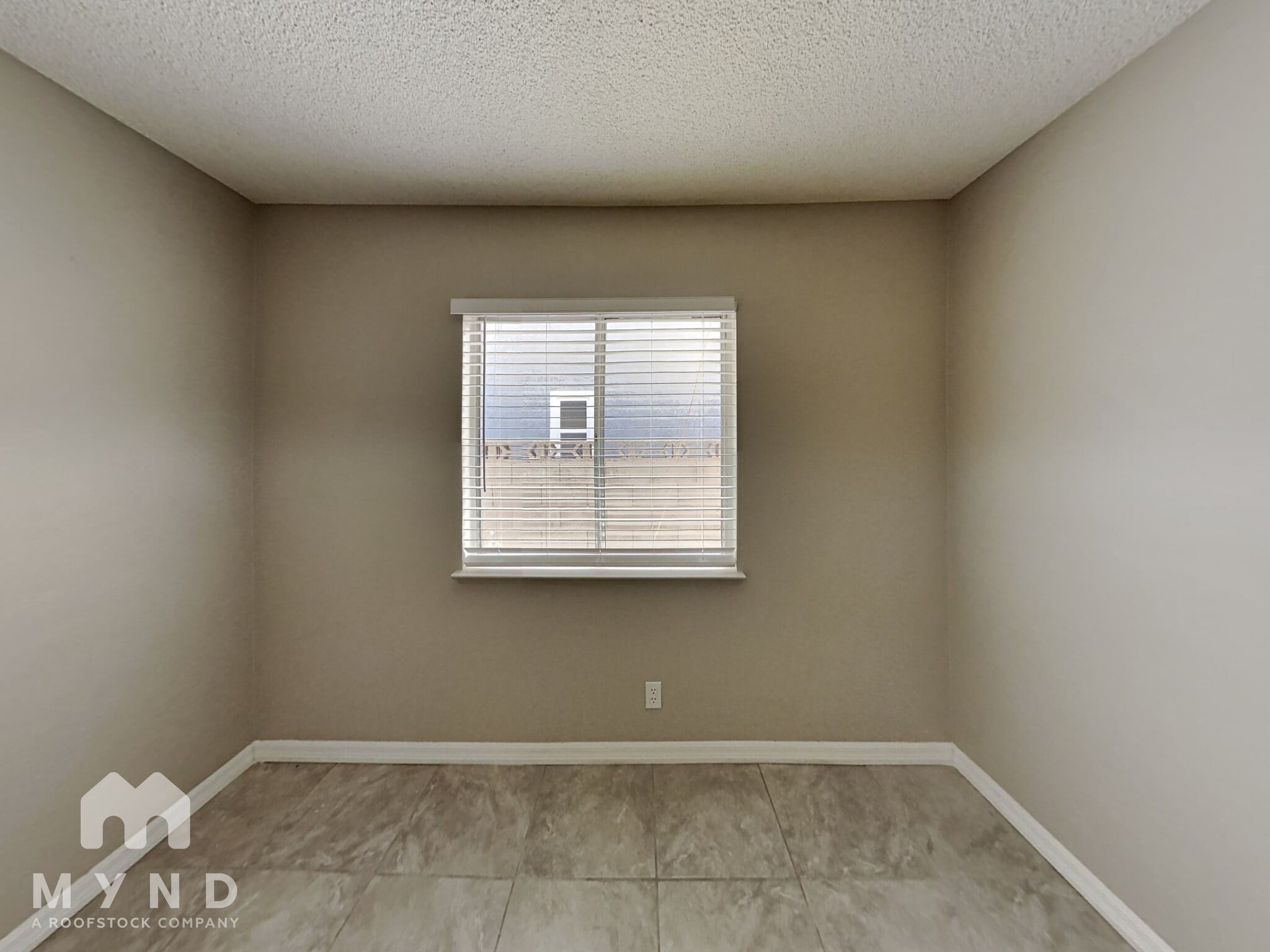 Building Photo - 1368 S Christy Ln
