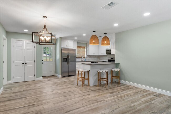 Building Photo - 4884 Holly Ln W
