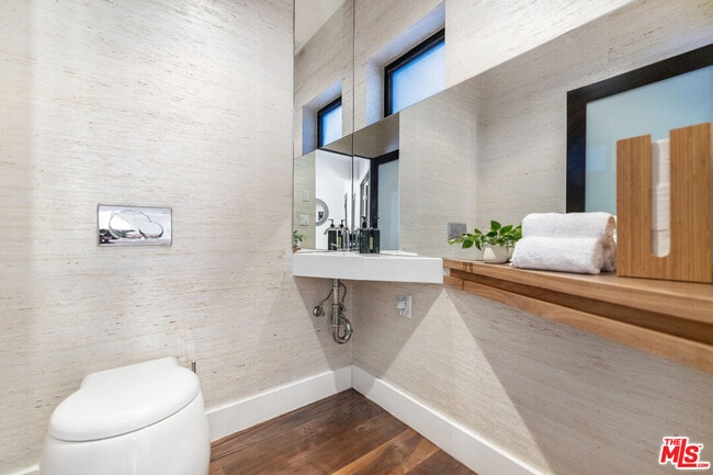 Building Photo - 1735 Summitridge Dr