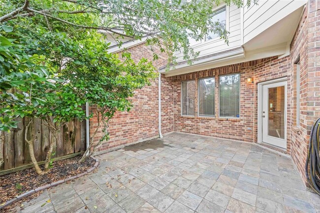 Building Photo - 17711 Brair Arbor