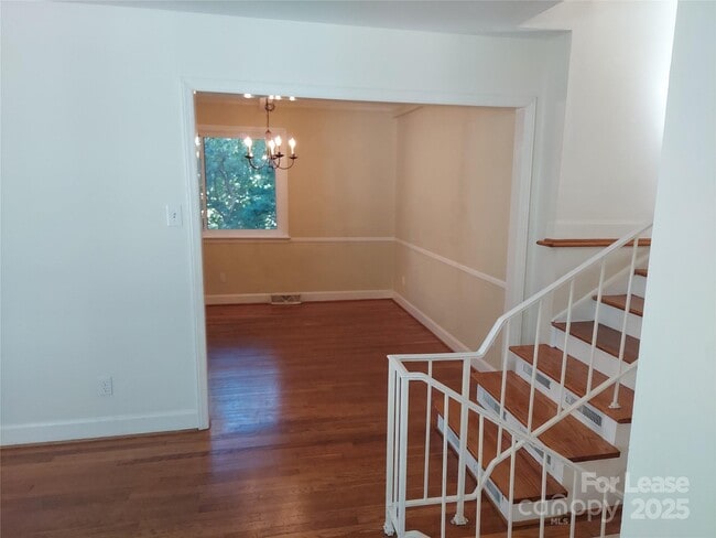 Building Photo - 3813 Selwyn Ave