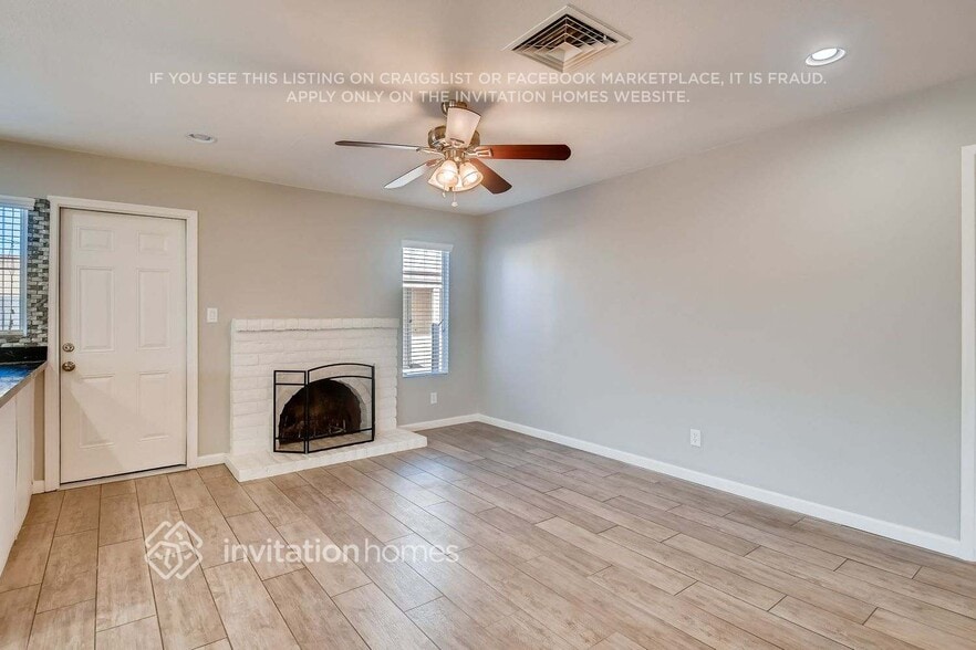 Building Photo - 1213 E El Parque Dr