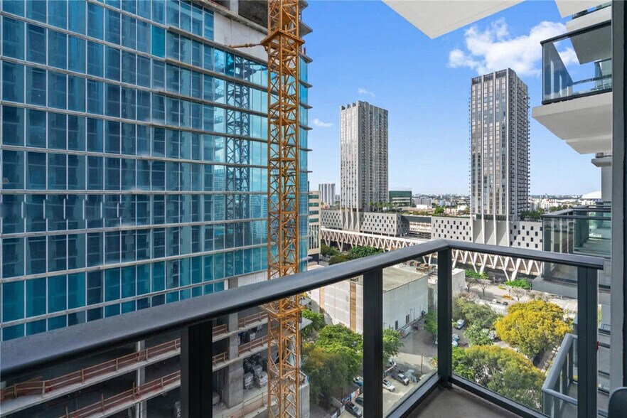 Building Photo - 601 N Miami Ave