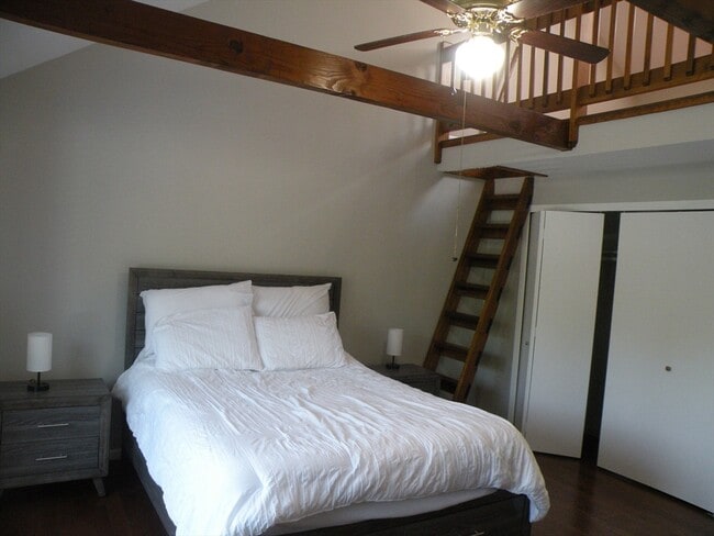 Building Photo - 41 Elm St