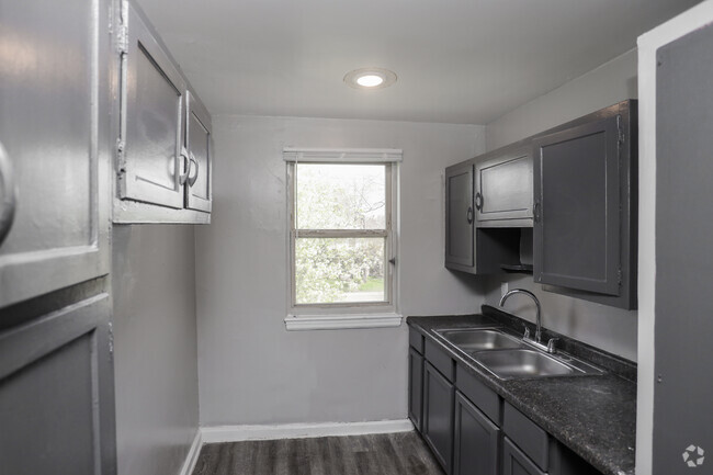 1BR, 1BA - 750 SF - Irvington Living I