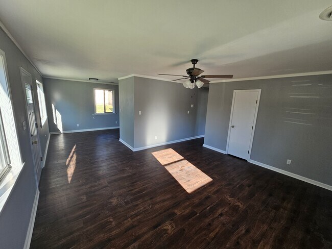 Building Photo - 309 E Mayfair Ln