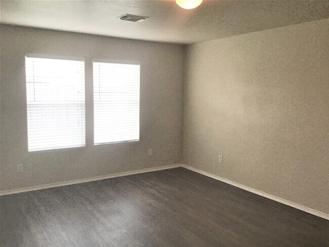 Building Photo - 9530 Belleclaire Ln