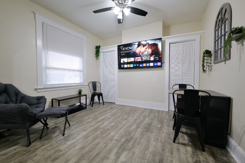 Building Photo - 219 Taylor Ave