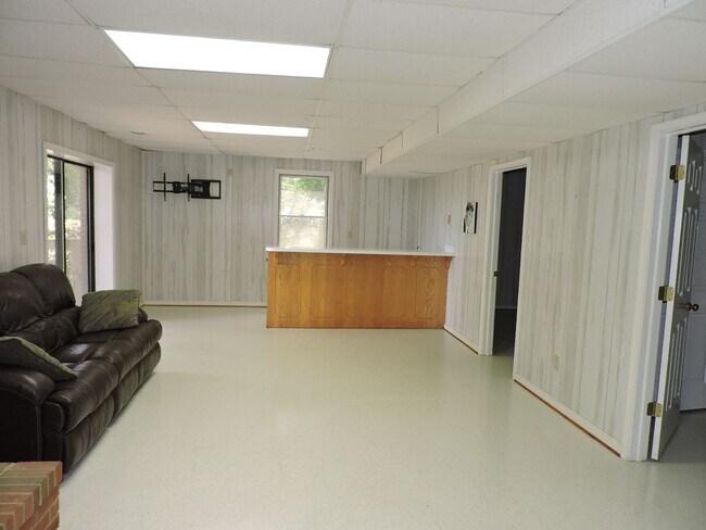 Building Photo - Email Linda@vacosold.com  or Call Office 8...