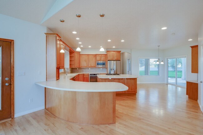Building Photo - Country Living at it's Best!  Beyond Spaci...