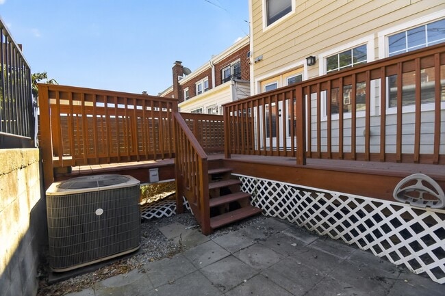 Building Photo - 847 20th St NE