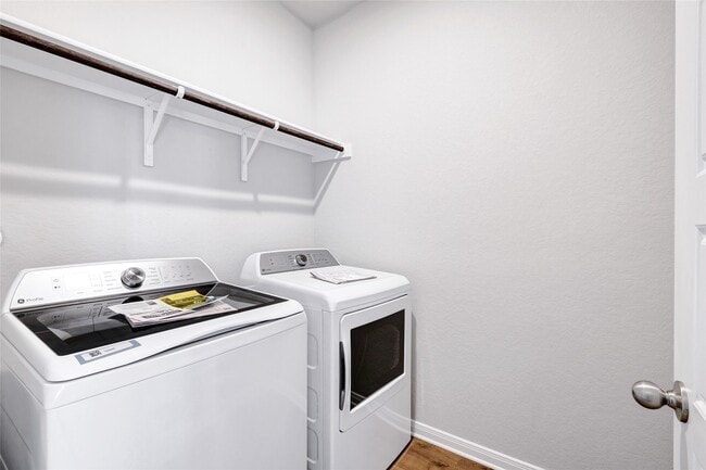 Building Photo - 324 Nespral Dr