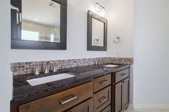 Building Photo - 12520 Sir Christophers Cove