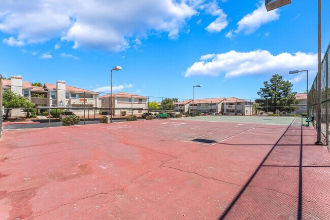 Building Photo - 7300 W Pirates Cove Rd