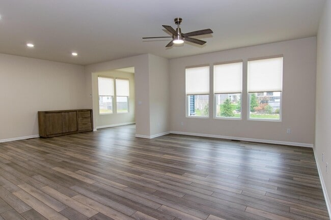 Building Photo - 717 Risdon Trail S