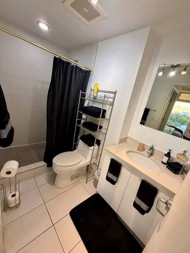 Building Photo - 139 NE 32nd St