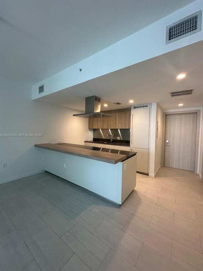 Building Photo - 1000 Brickell Ave